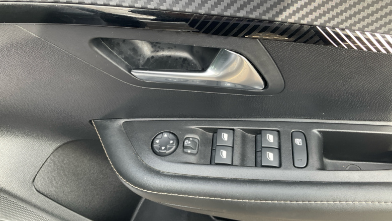 Peugeot 208 1.2 PureTech 100 Allure 5dr Petrol Hatchback